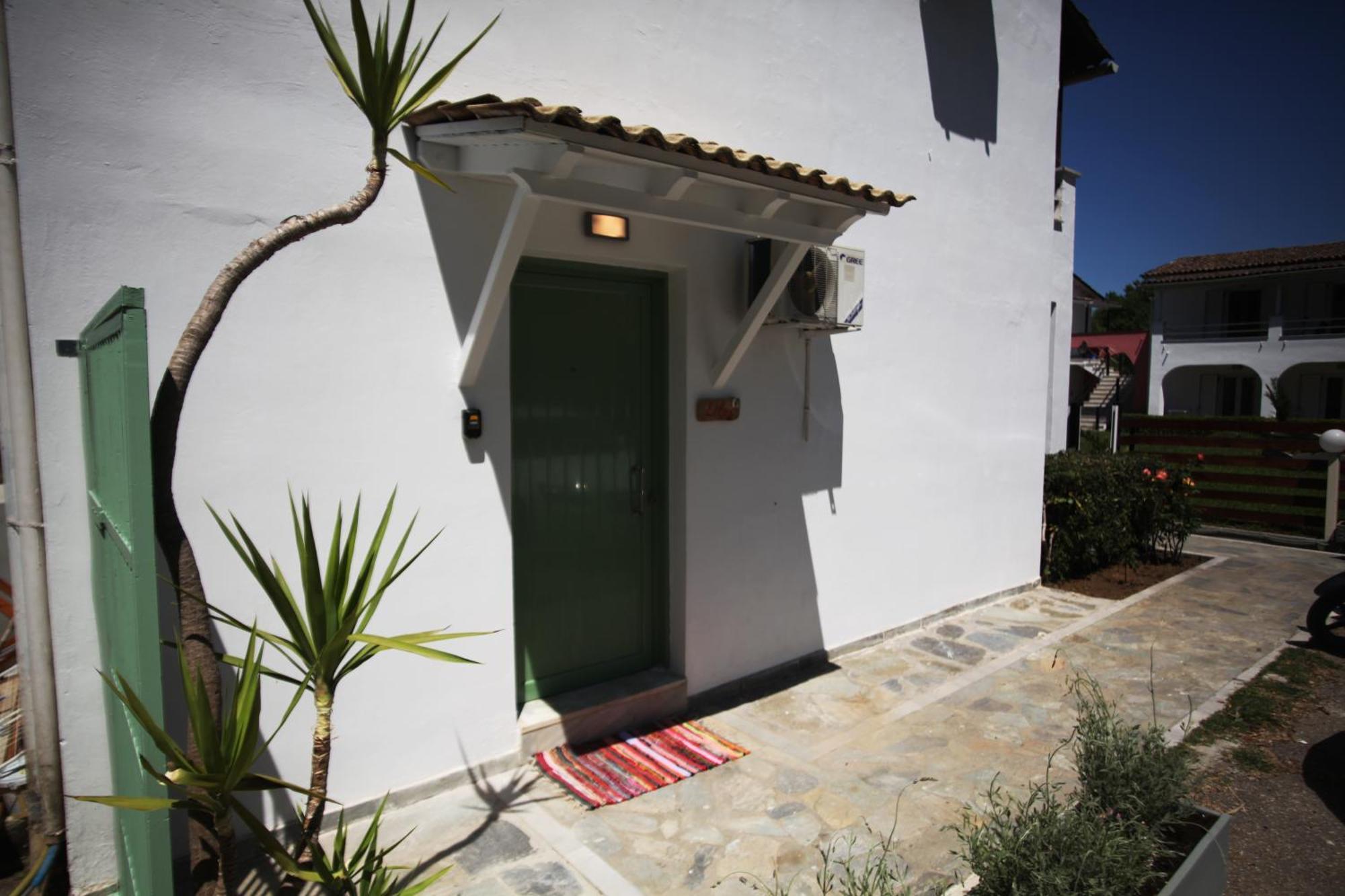 Lilou Apartment Kompitsion Exterior photo